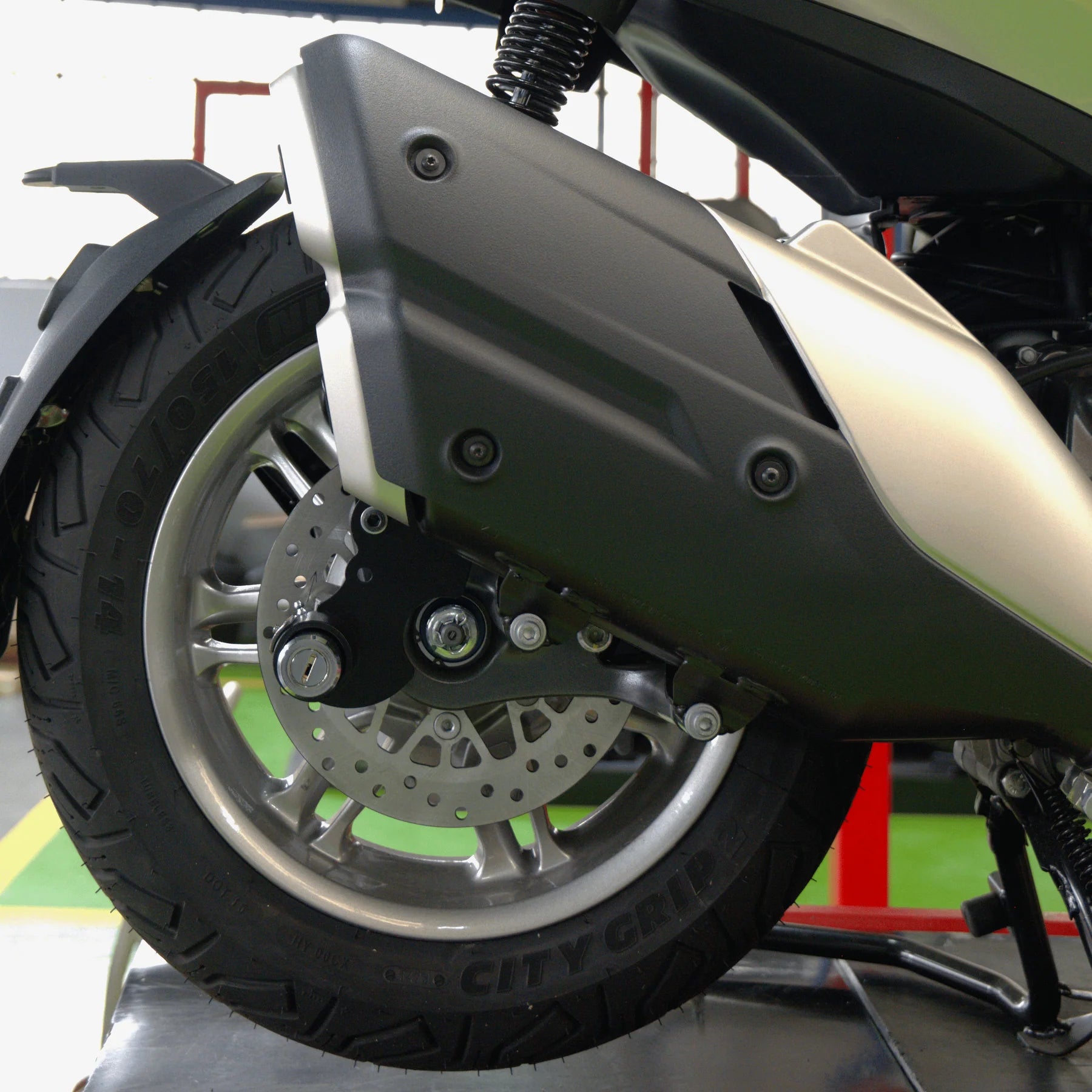 EasyBlock antifurto moto compatibile con PIAGGIO BEVERLY 400 HPE \ 400 S (2021-2025)